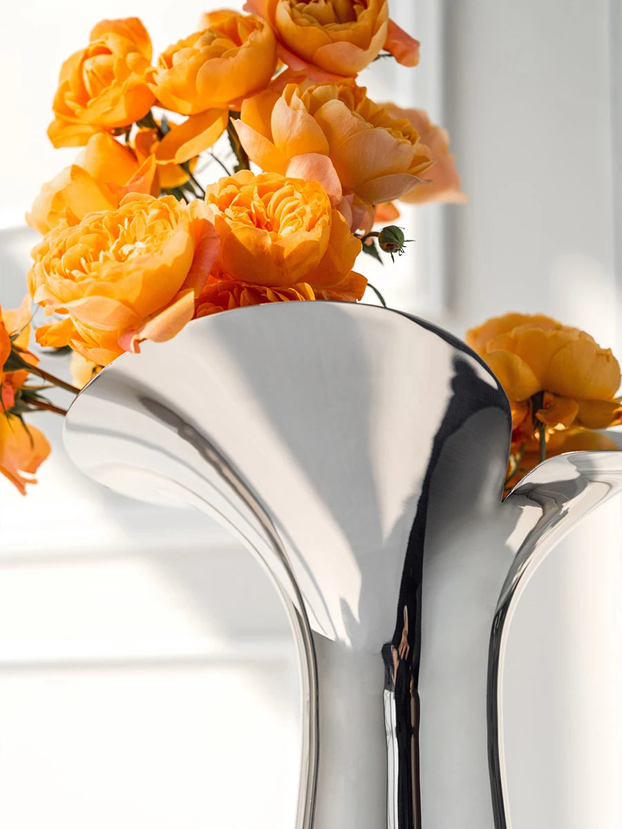 Lovely Stainless Steel Flower Vase Detail