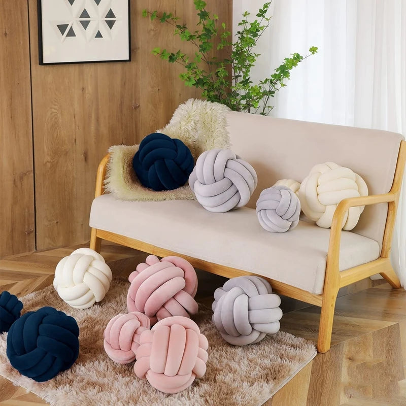 Round Knot Pillows